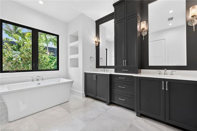 16803 Cabreo DR, Naples, FL 34110