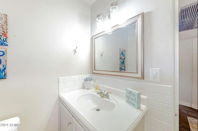 707 E UNIVERSITY Drive, Mesa, AZ 85203