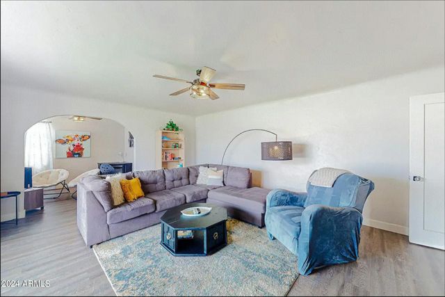 707 E UNIVERSITY Drive, Mesa, AZ 85203