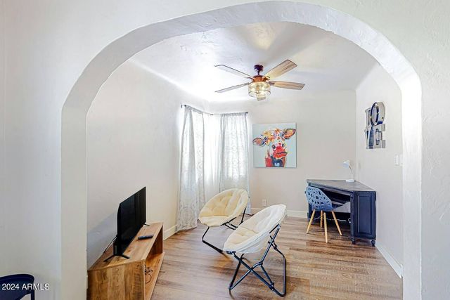 707 E UNIVERSITY Drive, Mesa, AZ 85203