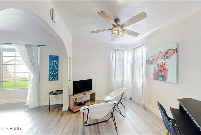 707 E UNIVERSITY Drive, Mesa, AZ 85203