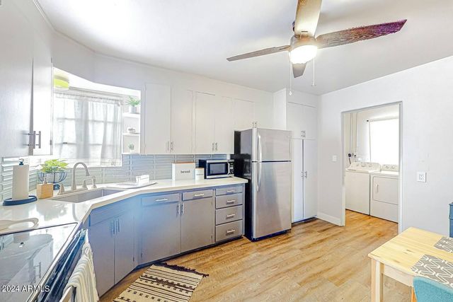 707 E UNIVERSITY Drive, Mesa, AZ 85203