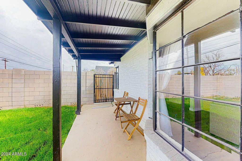 707 E UNIVERSITY Drive, Mesa, AZ 85203