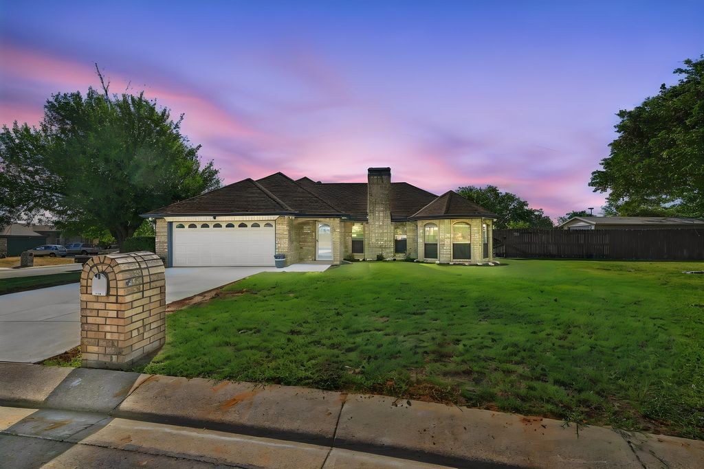 10201 Maverick Drive, Fort Worth, TX 76108 — exterior