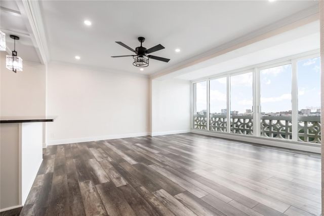 31 ISLAND WAY 703, Clearwater Beach, FL 33767