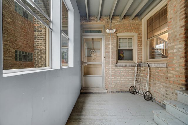 4834 W HENDERSON Street 1B, Chicago, IL 60641