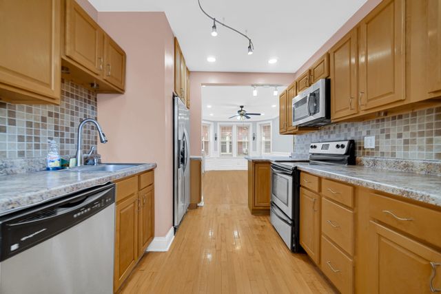 4834 W HENDERSON Street 1B, Chicago, IL 60641