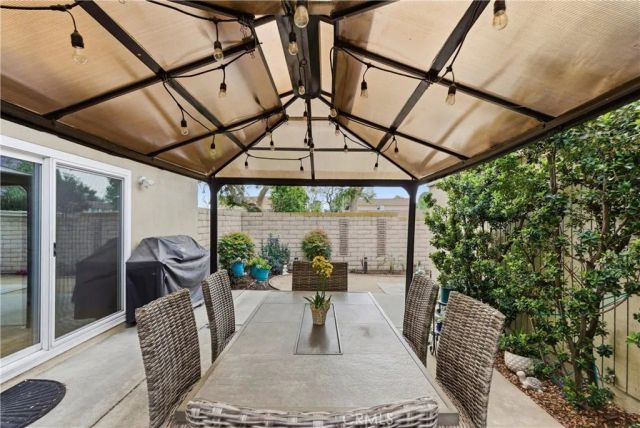 10466 Smoke River Court, Fountain Valley, CA 92708