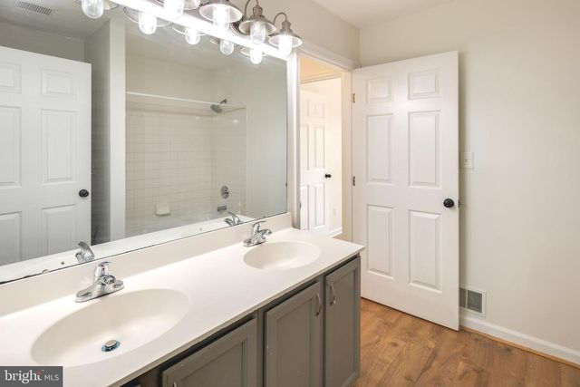 1832 TIGER LILY CIR, Woodbridge, VA 22192