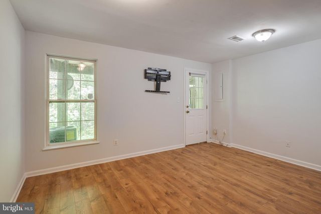 1832 TIGER LILY CIR, Woodbridge, VA 22192