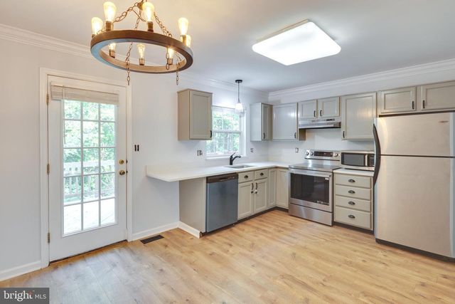 1832 TIGER LILY CIR, Woodbridge, VA 22192