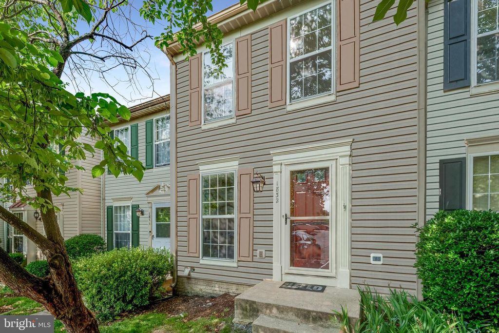 1832 TIGER LILY CIR, Woodbridge, VA 22192