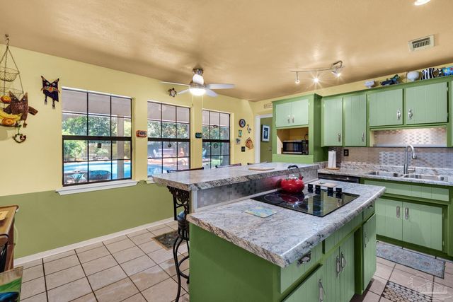 3924 Paradise Bay Dr, Gulf Breeze, FL 32563