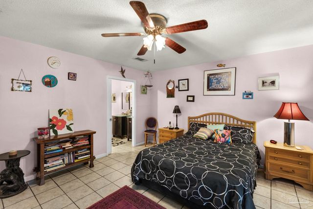 3924 Paradise Bay Dr, Gulf Breeze, FL 32563