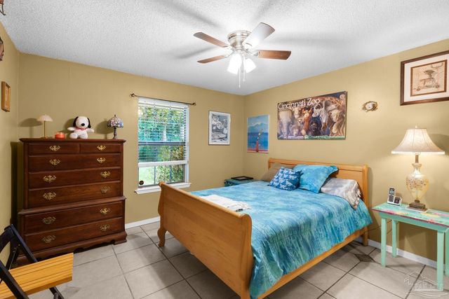 3924 Paradise Bay Dr, Gulf Breeze, FL 32563