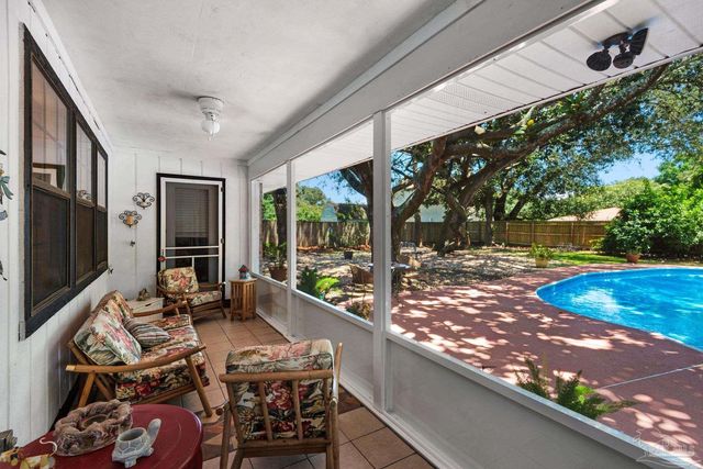 3924 Paradise Bay Dr, Gulf Breeze, FL 32563