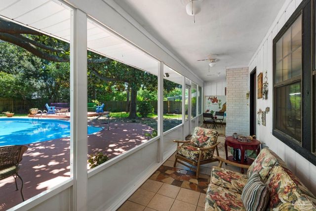 3924 Paradise Bay Dr, Gulf Breeze, FL 32563