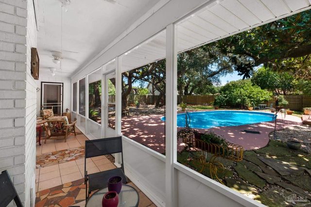 3924 Paradise Bay Dr, Gulf Breeze, FL 32563