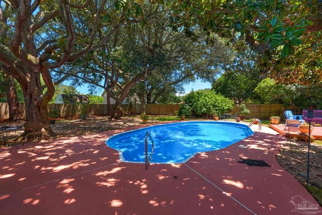 3924 Paradise Bay Dr, Gulf Breeze, FL 32563