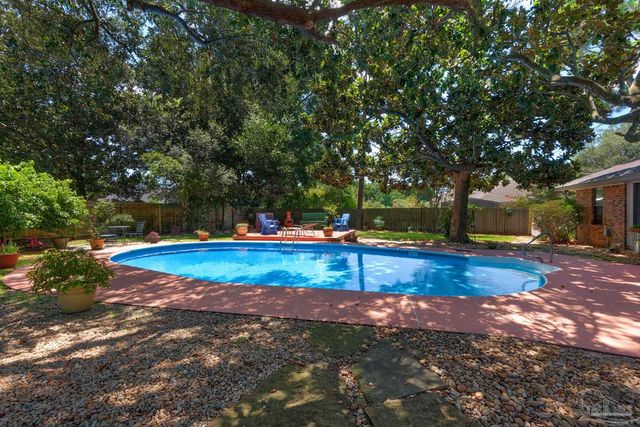 3924 Paradise Bay Dr, Gulf Breeze, FL 32563