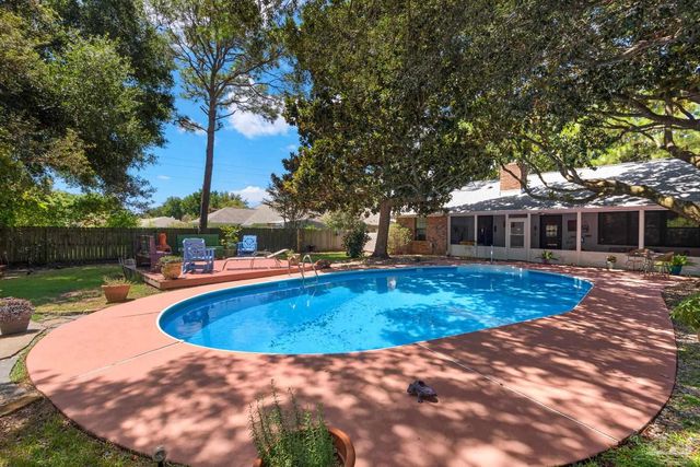 3924 Paradise Bay Dr, Gulf Breeze, FL 32563