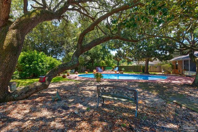 3924 Paradise Bay Dr, Gulf Breeze, FL 32563