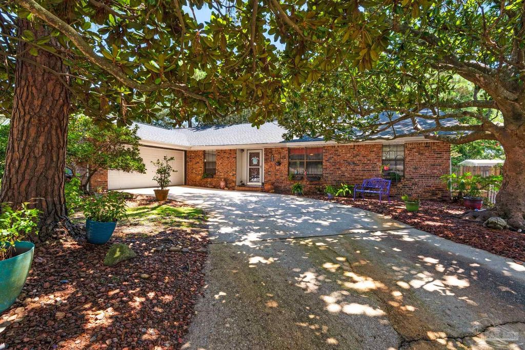 3924 Paradise Bay Dr, Gulf Breeze, FL 32563