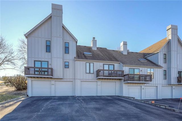 4964 W 60th Terrace, Mission, KS 66205