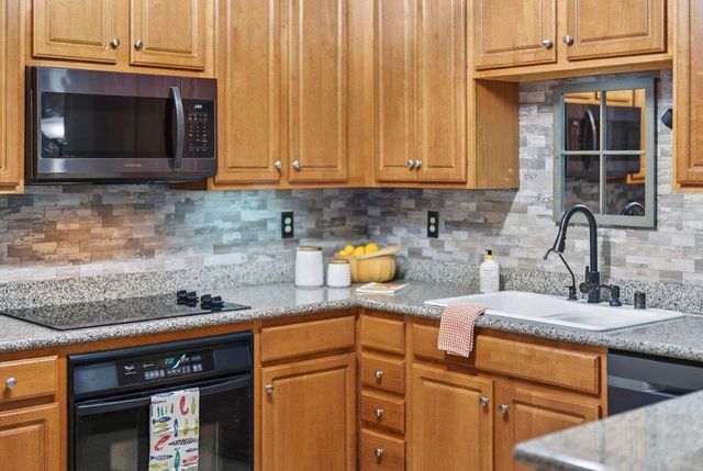 22 Flora Lane, Scotts Valley, CA 95066