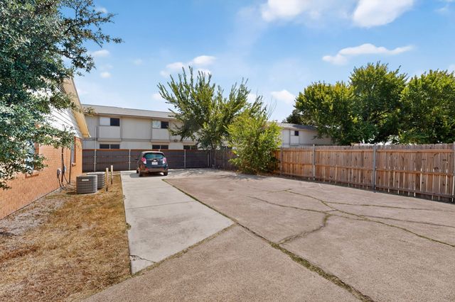 222 W Union Bower Road, Irving, TX 75061
