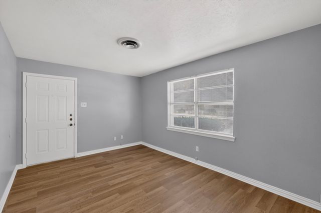 222 W Union Bower Road, Irving, TX 75061