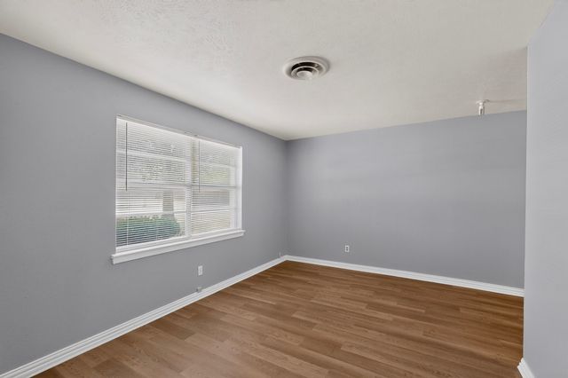 222 W Union Bower Road, Irving, TX 75061