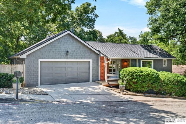 903 Ridgewood Court, Bellevue, NE 68005