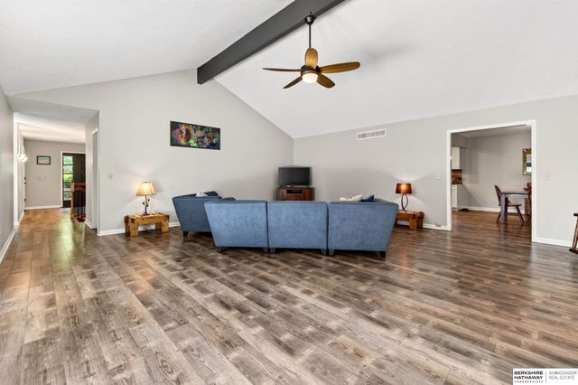 903 Ridgewood Court, Bellevue, NE 68005