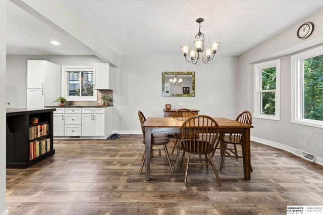 903 Ridgewood Court, Bellevue, NE 68005