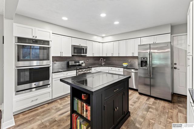 903 Ridgewood Court, Bellevue, NE 68005