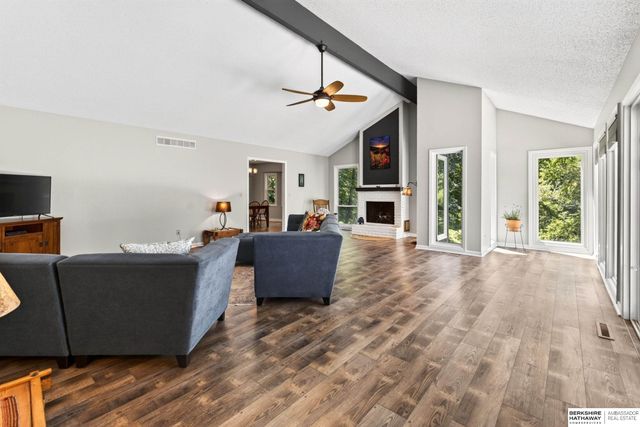 903 Ridgewood Court, Bellevue, NE 68005