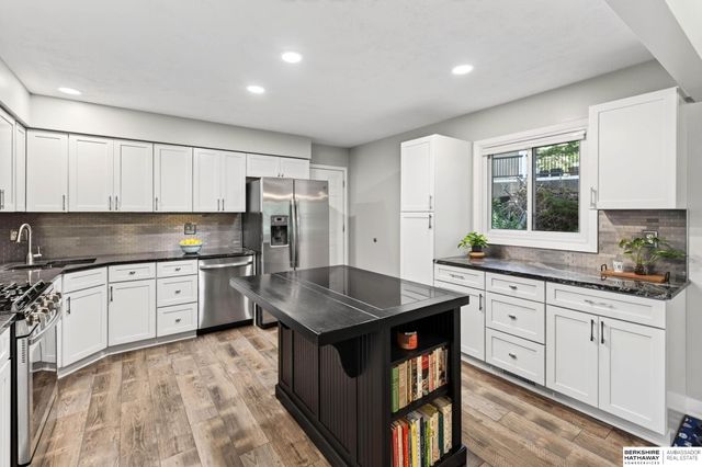 903 Ridgewood Court, Bellevue, NE 68005