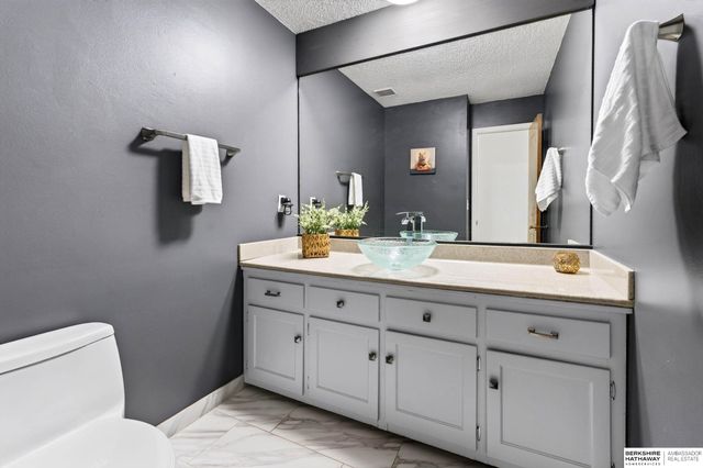 903 Ridgewood Court, Bellevue, NE 68005