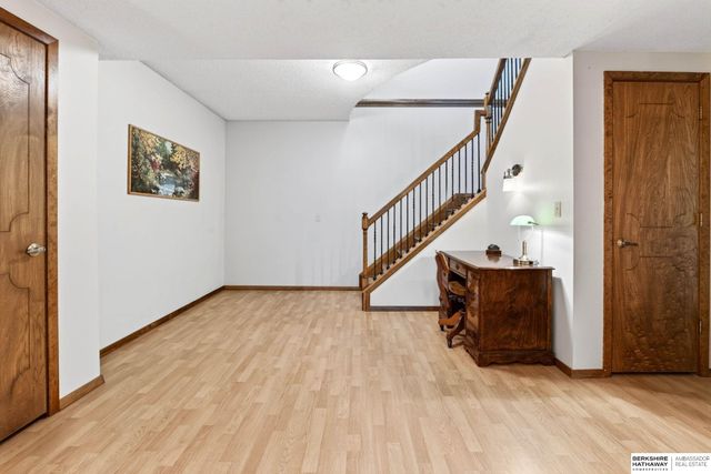 903 Ridgewood Court, Bellevue, NE 68005