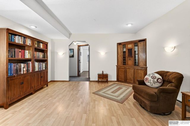 903 Ridgewood Court, Bellevue, NE 68005