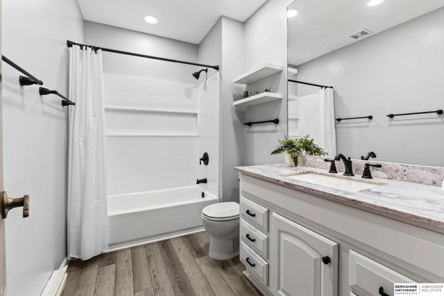 903 Ridgewood Court, Bellevue, NE 68005