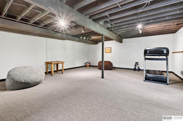 903 Ridgewood Court, Bellevue, NE 68005