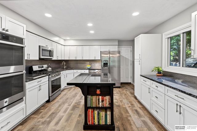 903 Ridgewood Court, Bellevue, NE 68005