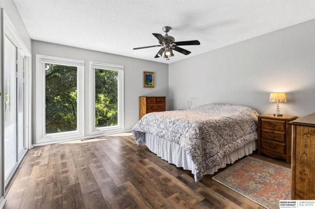 903 Ridgewood Court, Bellevue, NE 68005