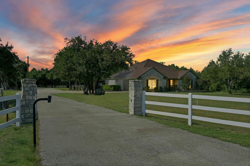 144 Sundance TRL, Liberty Hill, TX 78642