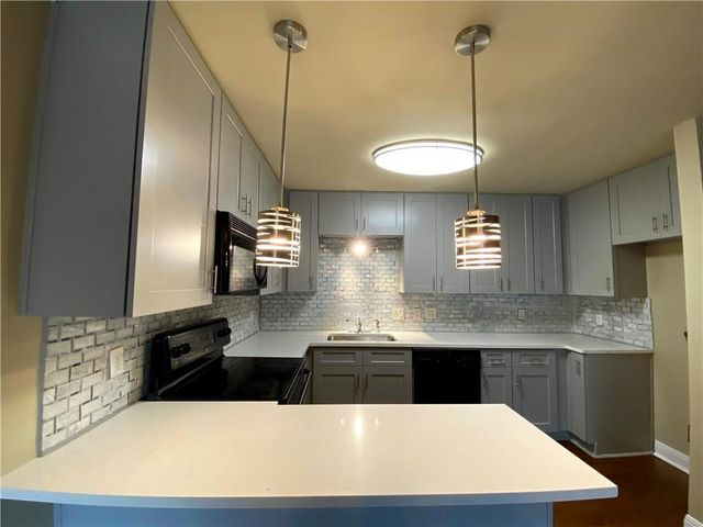 2500 Steck Ave 2, Austin, TX 78757