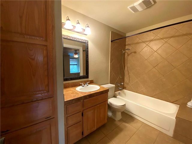 2500 Steck Ave 2, Austin, TX 78757