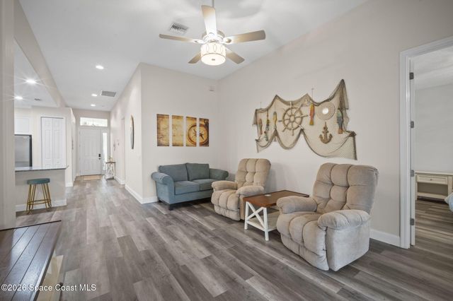 406 Pineapple Square SW, Vero Beach, FL 32962
