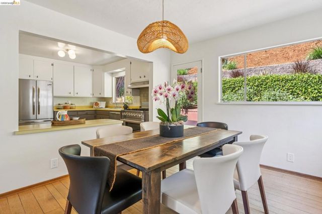 844 Blair Ave, Oakland, CA 94611